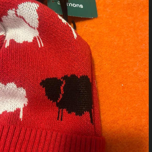 Parkhurst red with white and black sheep jacquard pompom tuque hat NWT - Picture 3 of 6